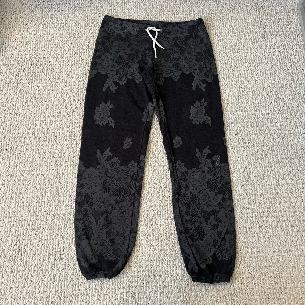 Monrow Supersoft Vintage Sweats in Black - Picture 2 of 4